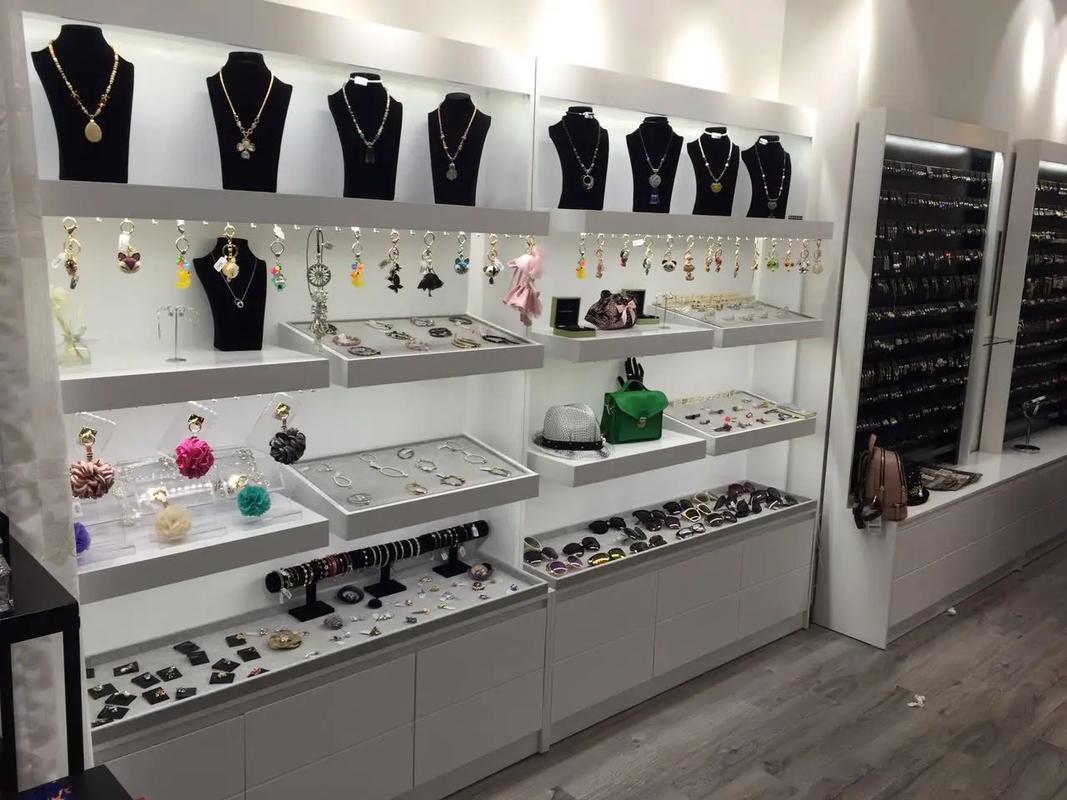 necklace displays (4)